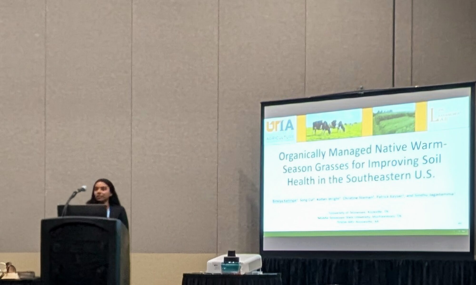 A photo of Binsiya Kallingal presenting at the CANVAS 25 conference